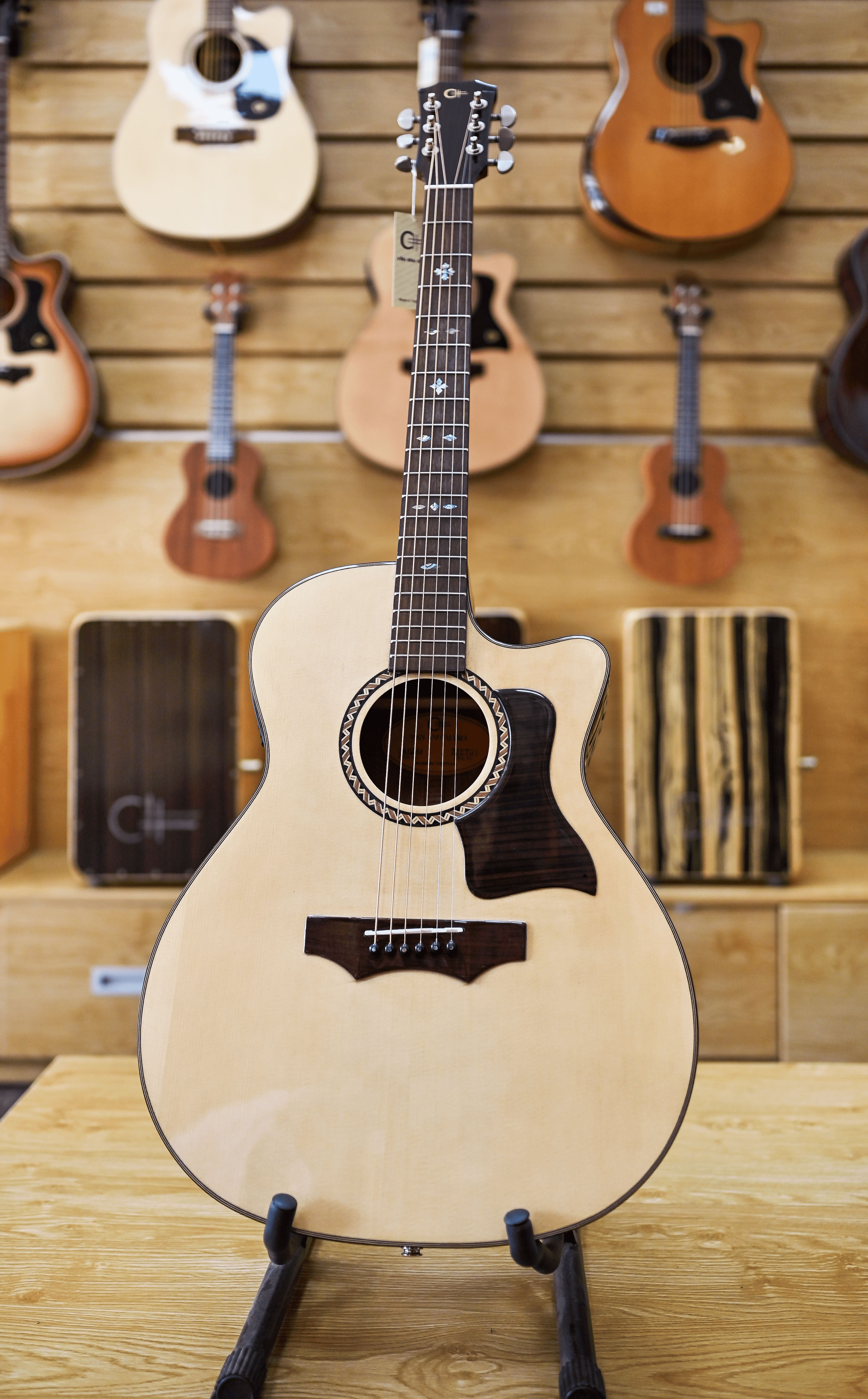 Đàn guitar acoustic C#12AA (Khảm trai) Đàn guitar acoustic C#12AA (Khảm trai)